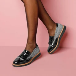Slippers compensées à franges et pompons - carreaux/gris