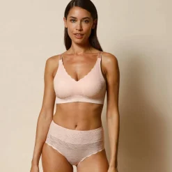Soutien-gorge moulé invisible microfibre et dentelle - sans armatures
