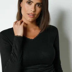 Tee-shirt manches longues chaleur seconde peau et détails dentelle