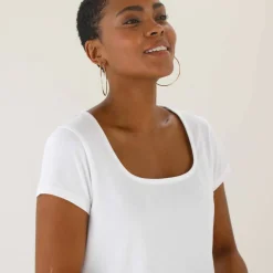 T-shirt col carré, manches courtes