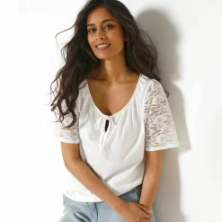 T-shirt à col fendu élastiqué, manches coude en dentelle