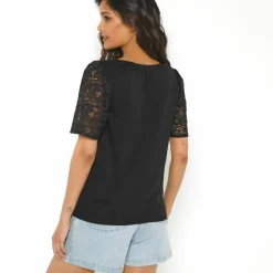T-shirt à col fendu élastiqué, manches coude en dentelle