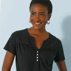T-shirt col tunisien manches courtes, broderie anglaise