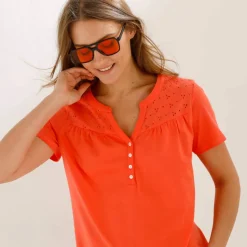 T-shirt col tunisien manches courtes, broderie anglaise