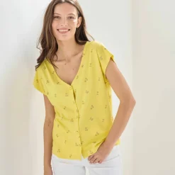 T-shirt col V boutonné imprimé cerises dorées