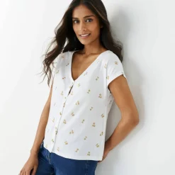 T-shirt col V boutonné imprimé cerises dorées