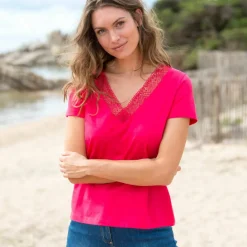 T-shirt col V dentelle