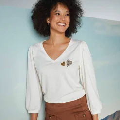 T-shirt col V, imprimé cœurs