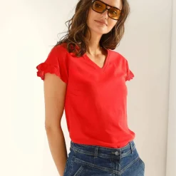 T-shirt col V manches courtes, détails broderie anglaise