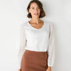 T-shirt col V manches dentelle