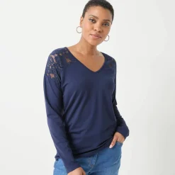 T-shirt col V manches longues dentelle