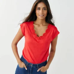 T-shirt uni, col V macramé