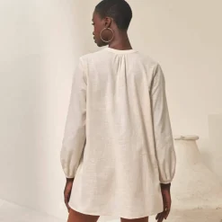 Tunique brodée boutonnée