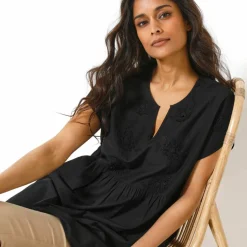 Tunique à plastron broderie anglaise, manches courtes