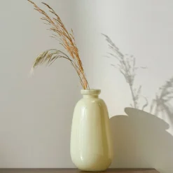 Vase sable en verre semi-opaque