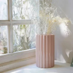 Vase strié céramique rose