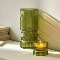 Vase strié en verre