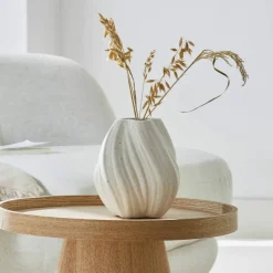 Vase twisté en porcelaine blanche mouchetée