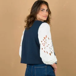 Veste brodée sans manches